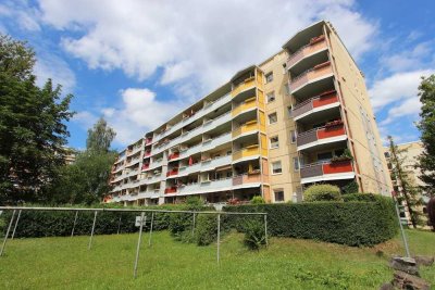 Gemütliche 2-Raumwohnung in Gera-Lusan mit Aufzug und Balkon. Bald verfügbar.