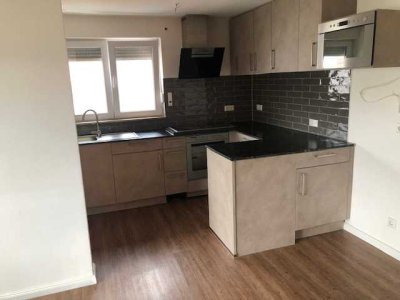 Exklusive, gepflegte 3-Raum-Wohnung mit Balkon und EBK in Reutlingen-Altenburg