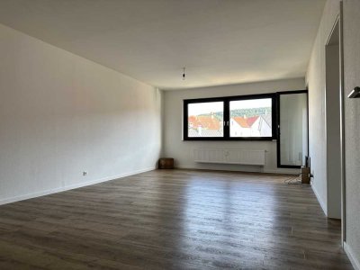 Helle 2-Zimmerwohnung mit Einbauküche und Honbergblick