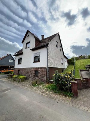 Schönes Ein- Zweifamilienhaus mit sehr viel Potenzial
