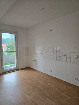 Singlewohnung zum verlieben! Offene Küche + Balkon + Aufzug