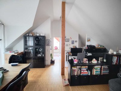 Großzügige 4-Zimmer-Wohnung mit 4 Balkonen und Carport-Stellplatz