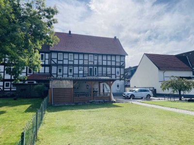 Vielseitig nutzbares Ein- bis Zweifamilienhaus in Hofgeismar-Hombressen