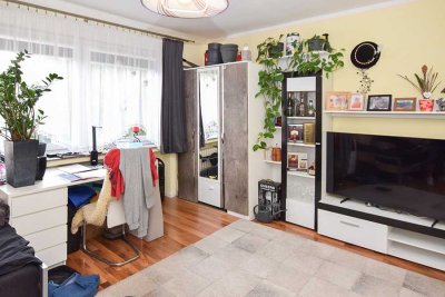Vermietetes Zweifamilienhaus mit drei Garagen und Vollkeller in Barsinghausen-Hohenbostel.