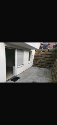 Neuwertige 2-Zimmer-Terrassenwohnung mit Balkon und Einbauküche in Schlaitdorf