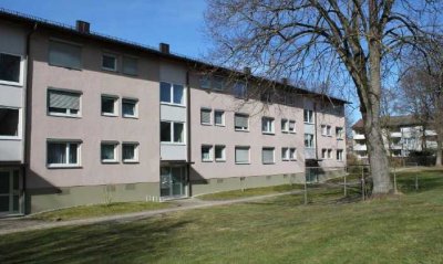 Schöne 3-Zi.-Wohnung in ruhiger Lage mit Küche & Teilmöblierung
