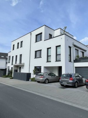 Luxuriöses 4-Zimmer-Penthouse mit Süd-Dachterrasse & Design-Ausstattung in kleinem 5-Parteienhaus!