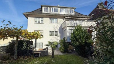 FRISCH RENOVIERT INS NEUE JAHR! Zauberhafte 3-Zimmer-Dachgeschoßwohnung in schöner Stadtvilla