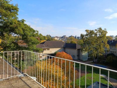 Helle Dachgeschosswohnung mit Balkon und toller Aussicht