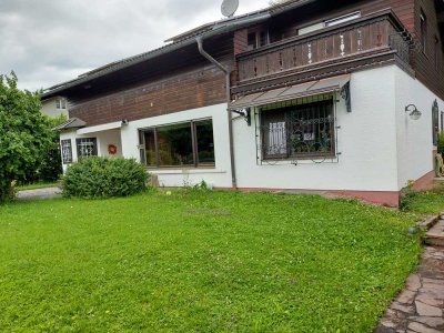 Schönes freihstehendes Einfamilienhaus mit Wohnung und Appartement im OG