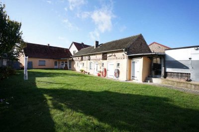 Hauptstadtmakler-Großzügiges Landhaus mit Scheune und Nebengelass