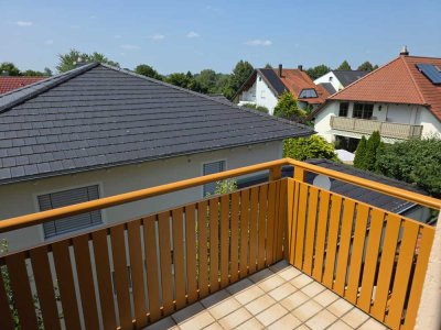 Helle 2,5-Zimmer Dachgeschosswohnung mit Balkon in Etting