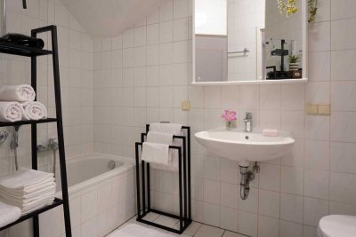 Exklusive möblierte 2-Zimmer-Wohnung mit gehobener Innenausstattung mit EBK in Schwetzingen