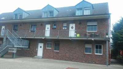Schöne und modernisierte 4-Raum-Wohnung mit gehobener Innenausstattung mit Balkon in Jüchen - waat