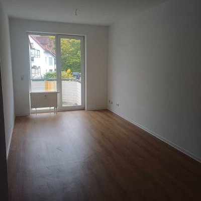 Helle 2-Zimmer-Wohnung mit Balkon & barrierefreier Dusche