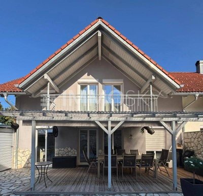 Moderne Doppelhaushälfte mit gepflastertem Außenbereich in Altach