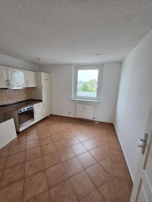 helle 3-Zimmer-Etagenwohnung mit Balkon und Wannenbad mit Handtuchheizung