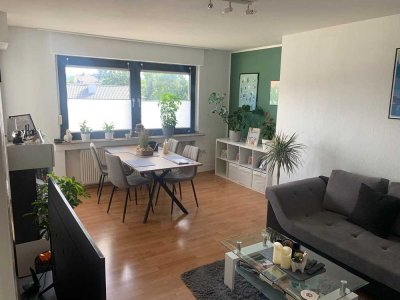 Schöne, helle Dreizimmer-Wohnung sowie Balkon und Einbauküche in Eschweiler