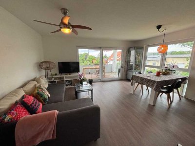 In Dettingen an der Erms: Gepflegte Neubau Obergeschosswohnung mit drei Zimmern