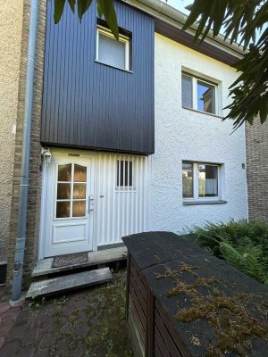 Charmantes Reihenhaus mit Potenzial in ruhiger Lage !