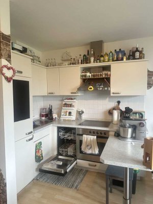 Hell & Teilmöbliert: 1-Zimmer-Wohnung mit EBK und Balkon im Herzen von Hattersheim