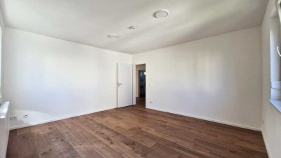 Helle 4-Zimmer-Wohnung mit Einbauküche, Loggia und Gartenanteil in Esslingen am Neckar
