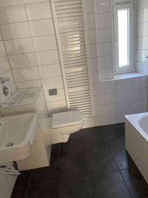 Charmante 2-Zimmerwohnung mit Tageslichtbad und Balkon im Erdgeschoss!