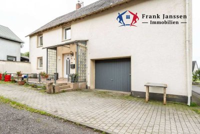 Freistehendes Ein-/Zweifamilienhaus mit Garage & Terrasse in Wallscheid