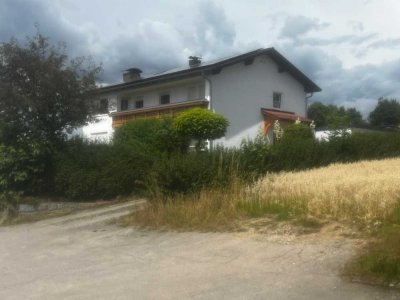 3,5-Zimmer-Wohnung mit großen Balkon, Garten, Holzofen und Garage-Cham -Katzberg