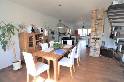 Traumhaft schöne  4 Zimmer Maisonette-Wohnung mit Dachterrasse in bester Wohnlage