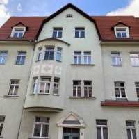 Vermietete Wohnung mit Balkon im 1. Obergeschoss zu verkaufen