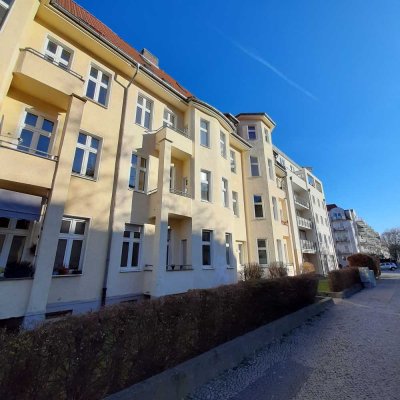 Komplett Renovierte 3-Raumwohnung mit 2 Balkonen