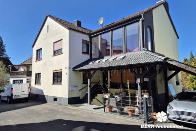 BERK Immobilien - gemütlich und sonnenverwöhnt: Ein- bis Zweifamilienhaus im Ortskern von Mömbris