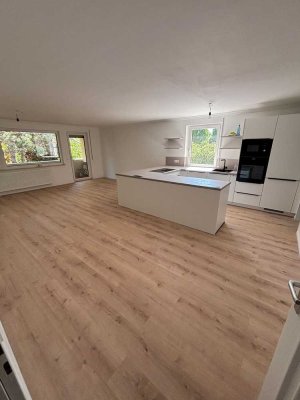 Erstbezug nach Sanierung: 4-Zimmer-Wohnung mit neuer EBK in Hofherrnweiler