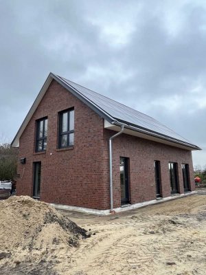 Ihr neues Zuhause: Modernes Einfamilienhaus im Erstbezug mit Garten &