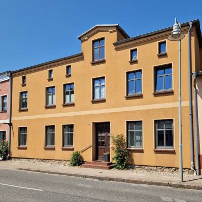 Mehrfamilienhaus mit 4 WE - voll vermietet, Hof- und Gartenfläche, großes Nebengebäude als Lager