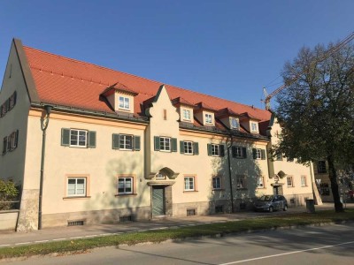 Attraktive 2-Zimmer-Dachgeschosswohnung in einem historischen, denkmalgeschützten Gebäude