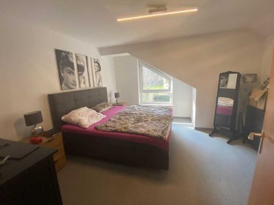 Komfortable Dachgeschoßwohnung am Park