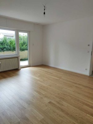 Schöne, helle Erdgeschosswohnung mit großer Terrasse