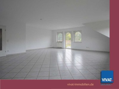 FÜR 1 PAAR: Große 4 Zimmer-DG-Wohnung mit 2 Bädern am Feldrand für Ruhesuchende. Garten möglich.