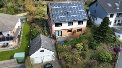 Platz für die ganze Familie: Gepflegtes Einfamilienhaus mit ELW in ruhiger Lage im Zentrum von Much!