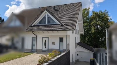 Zentral gelegene Doppelhaushälfte mit Einliegerwohnung in Nümbrecht