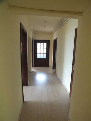 Freundliche und gepflegte 4-Zimmer-Wohnung mit Balkon in Eisenach