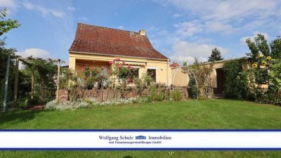 Charmantes Einfamilienhaus mit wunderschönem Garten und viel Gestaltungspotential