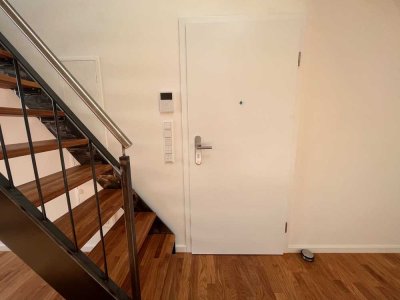 Stilvolle, neuwertige 3-Zimmer-Maisonette-Wohnung mit geh. Innenausstattung mit Balkon und EBK