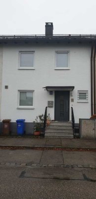 Geschmackvolles, neuwertiges 5-Raum-Reihenhaus mit geh. Innenausstattung und EBK in München Moosach
