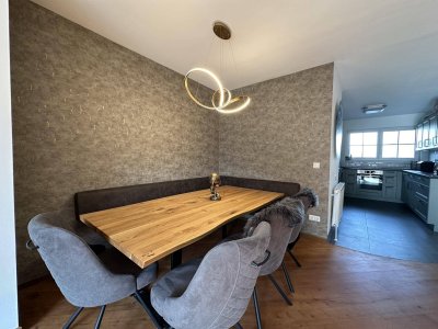 Charmante renovierte Wohnung mit Balkon, Terrasse, Carportplatz &amp; Kamin