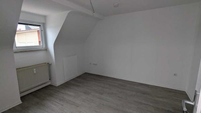Klein aber fein; teilsanierte Single-Wohnung im DG