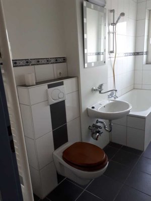 Schöne freie 3-Zi.-Wohnung mit Loggia - provisionsfrei - ca. 5% Renditepotential