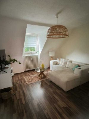 Praktisch geschnitte 3-Zimmer-Dachgeschoss-Wohnung im 2. OG